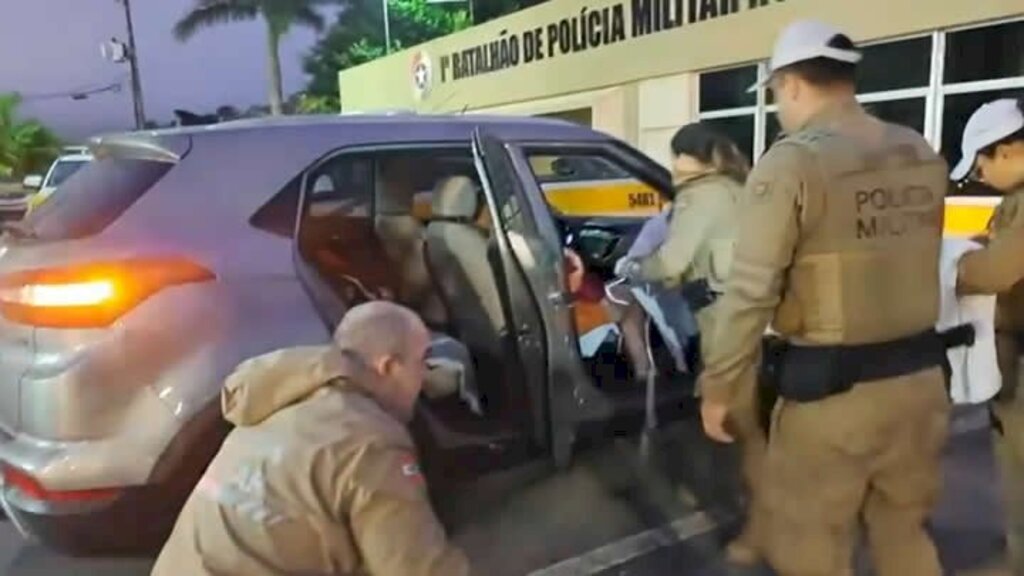 Polícia Militar presta apoio no nascimento de bebê dentro de veículo na SC-401