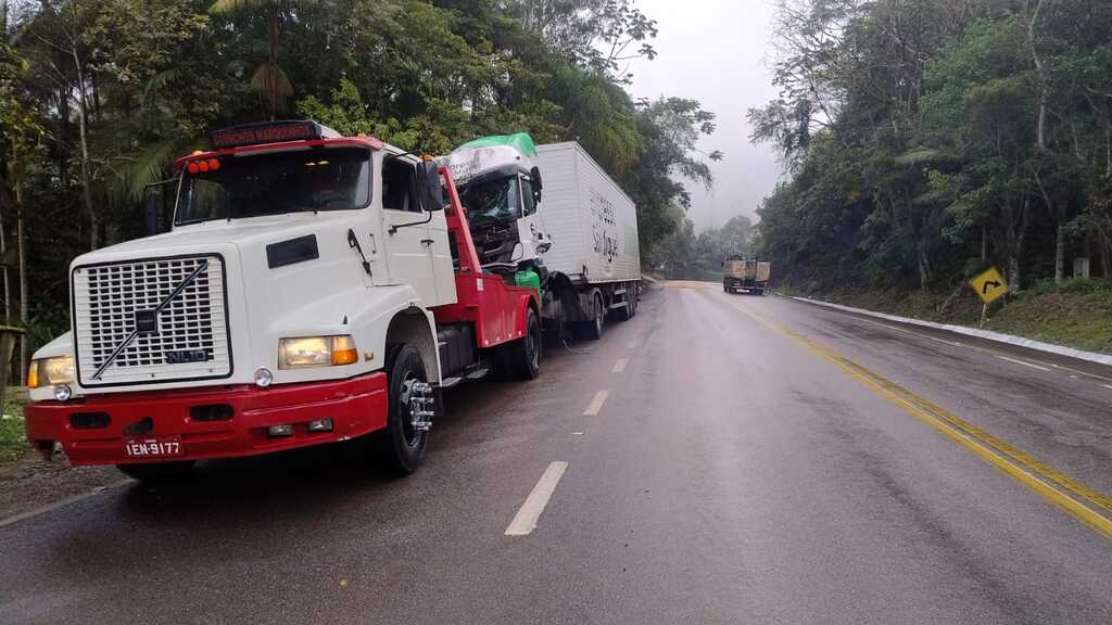Trânsito é liberado na BR-470 em Ibirama após acidente na manhã desta terça-feira
