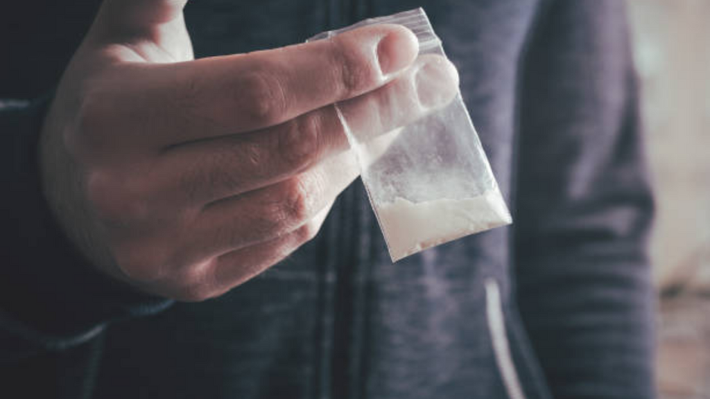 Imagem iStock - Homem é flagrado com cocaína em local conhecido pelo tráfico em Imbituba