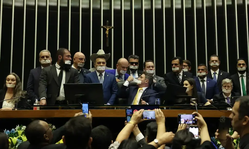 Oposição pede anistia a 8/1 e impeachment de Moraes