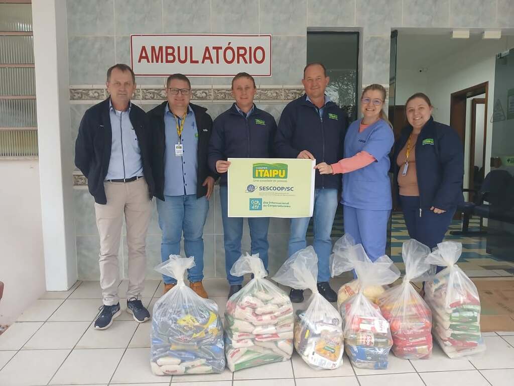 Cooperitaipu doa duas toneladas de alimentos a instituições da região