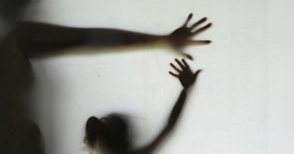 Acusado de estuprar prima de 11 anos em SC, é linchado por vizinhos e vai parar no hospital