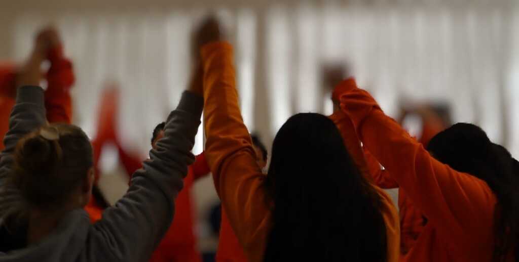 Divulgação - Autoestima, coletividade e autonomia são estimulados pelas aulas de dança no Presídio
