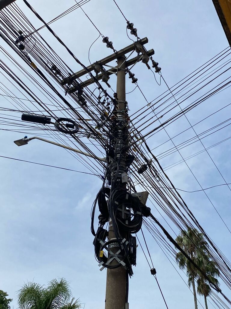 Prefeitura notifica empresas e prepara edital para retirada de fios