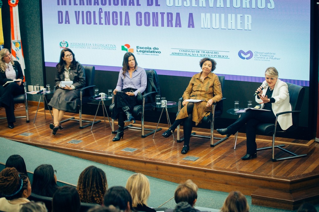 Seminário internacional debate políticas de enfrentamento à violência contra a mulher