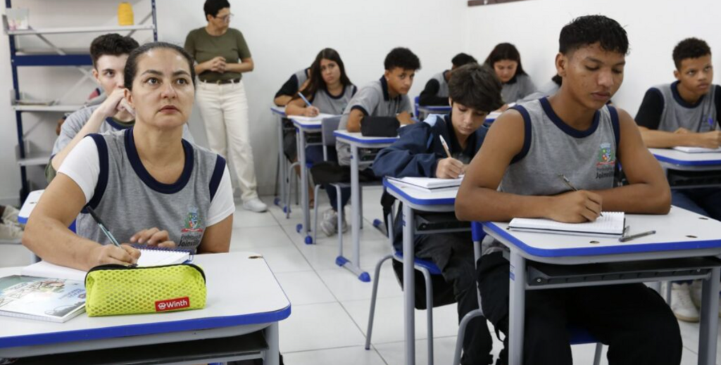 EJA de Joinville abre inscrições com aulas noturnas e cursos profissionalizantes