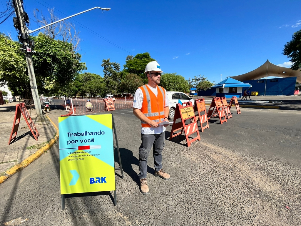 BRK Ambiental - As equipes técnicas da concessionária seguem trabalhando no local para concluir o serviço o mais rápido possível. Durante o período, moradores dessas regiões podem enfrentar baixa pressão ou interrupção temporária no fornecimento de água.