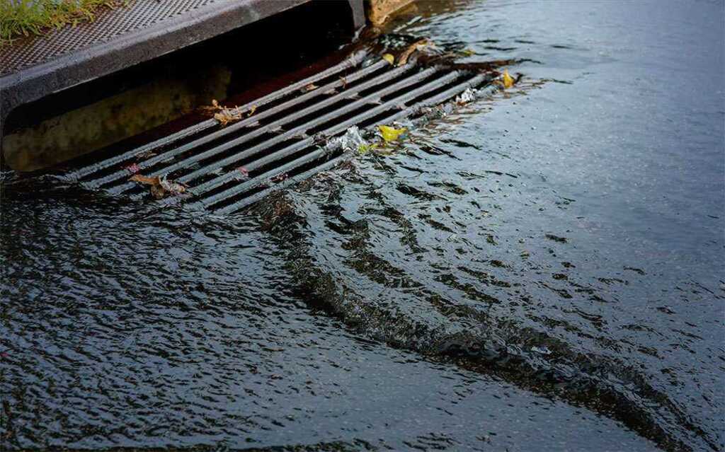 Conheça as diferenças entre rede de esgoto e drenagem pluvial