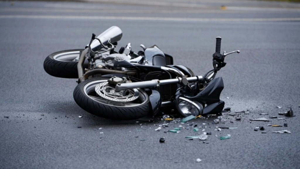 Imagem dangrasan9 - Shutterstock - Casal sofre acidente de moto na estrada geral da Ribanceira, em Imbituba