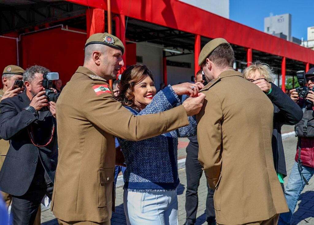 Santa Catarina promove 496 militares e entrega mais de R$ 15 milhões em viaturas e equipamentos