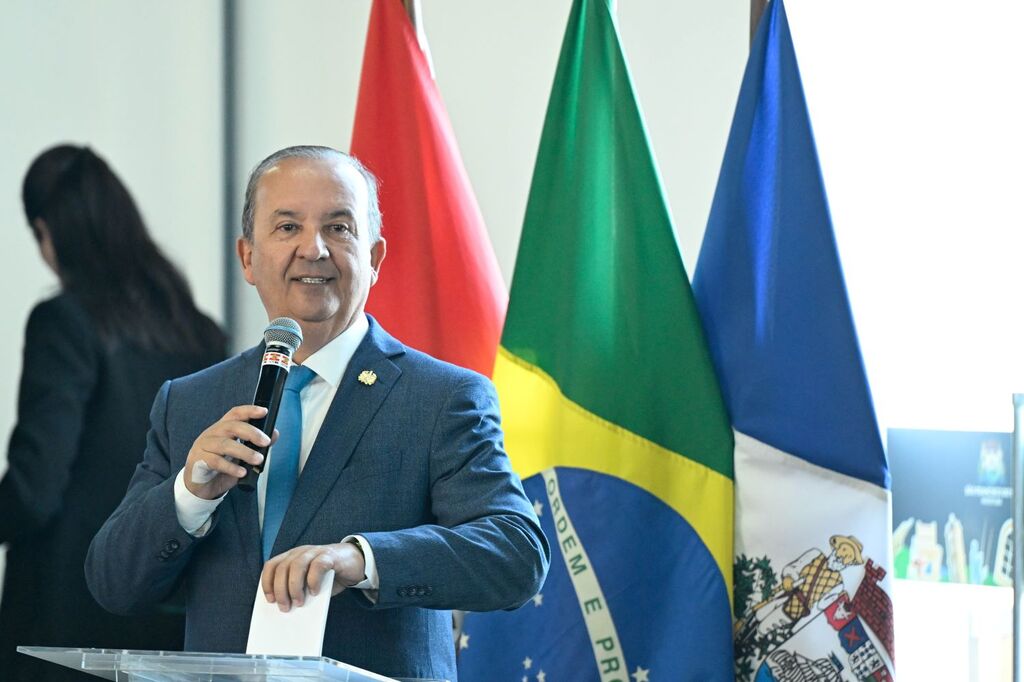 Em ato simbólico, governador transfere capital do Estado para São Francisco do Sul