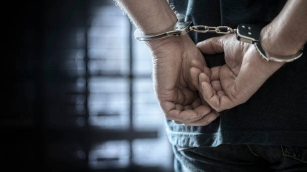Imagem iStock - Polícia cumpre mandado de prisão e apreende drogas, munições e dinheiro em Imbituba