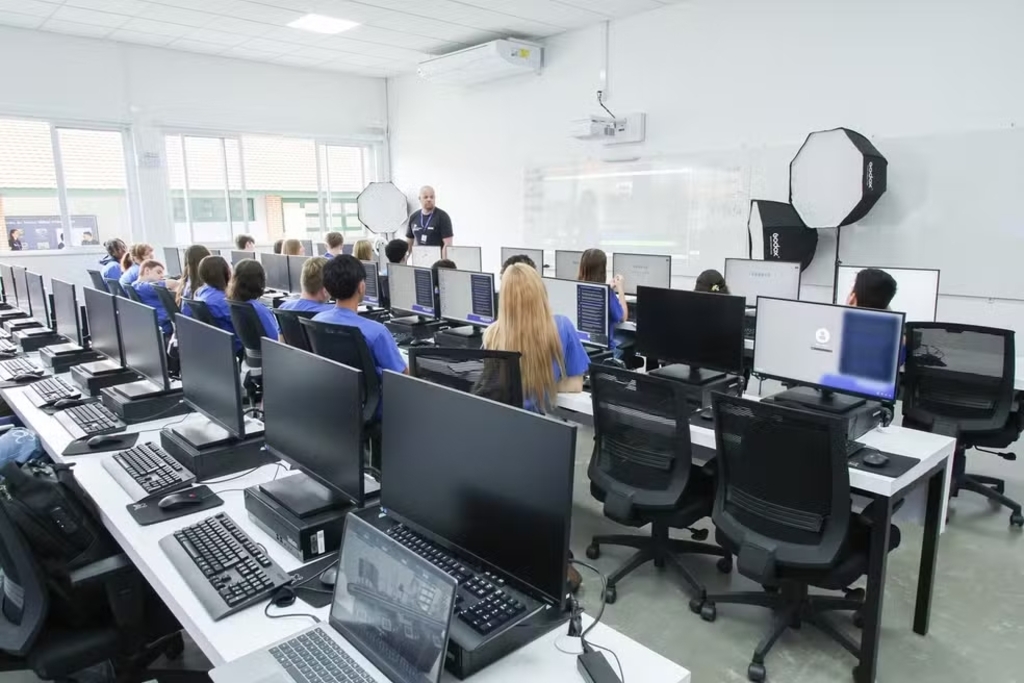 Senai oferece 586 vagas gratuitas em cursos técnicos para estudantes do ensino médio em SC— veja como se inscrever