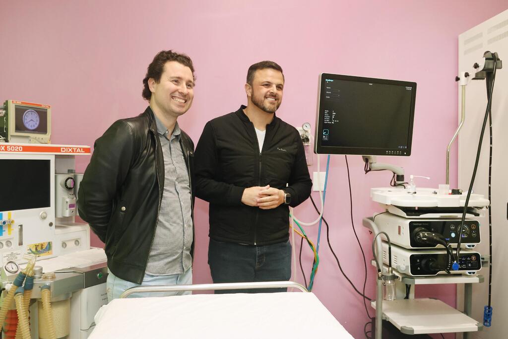 Lucas Neves entrega novo aparelho de endoscopia ao Hospital Nossa Senhora dos Prazeres