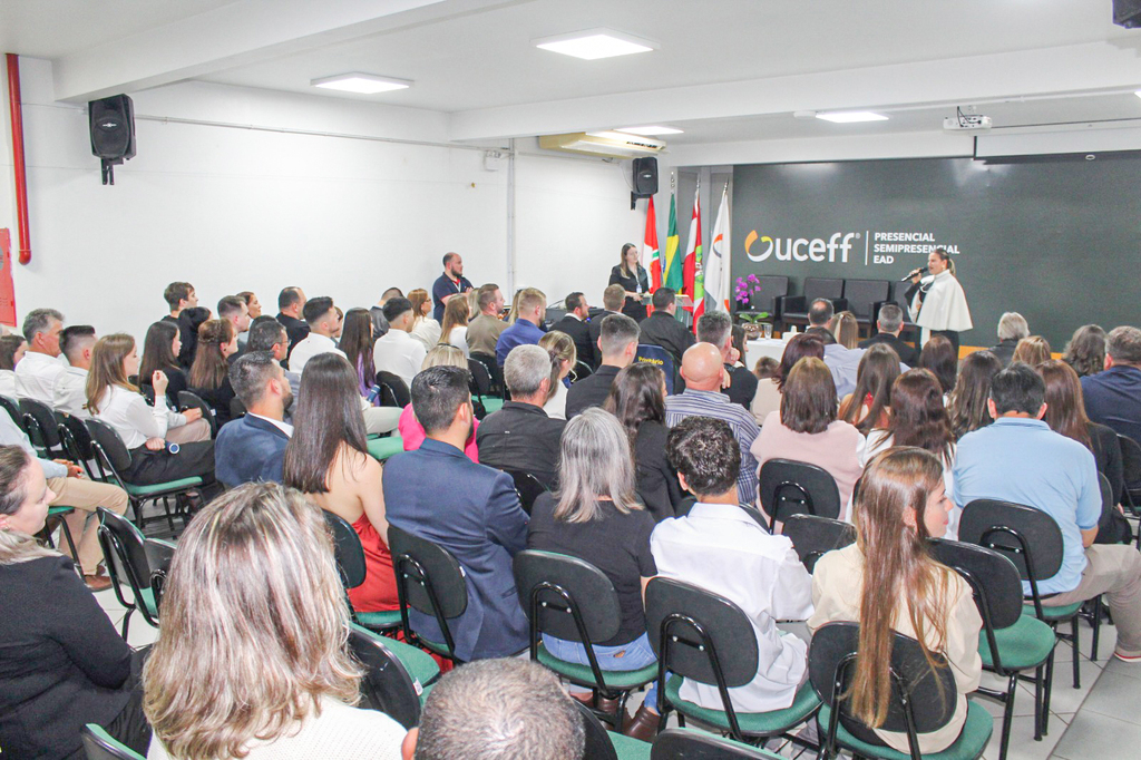19 alunos se formam na UCEFF Itapiranga em noite de celebração e conquistas
