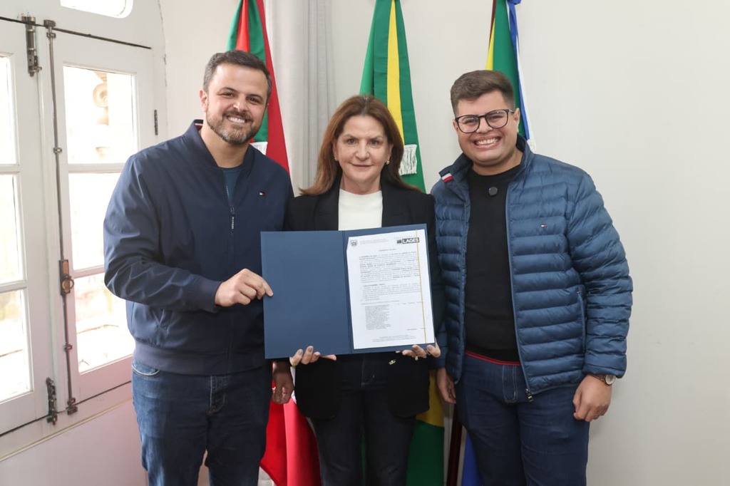Lucas Neves garante recursos para regularizar imóveis em Lages