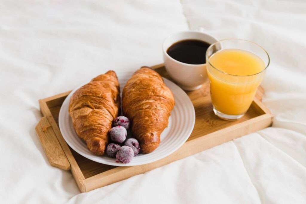 Tomar o café da manhã depois das 9 horas pode aumentar os níveis de cortisol