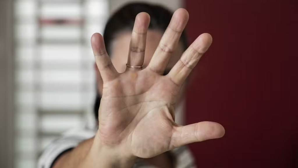 Imagem Getty Images - Homem é detido após ameaçar e agredir ex-companheira em Imbituba