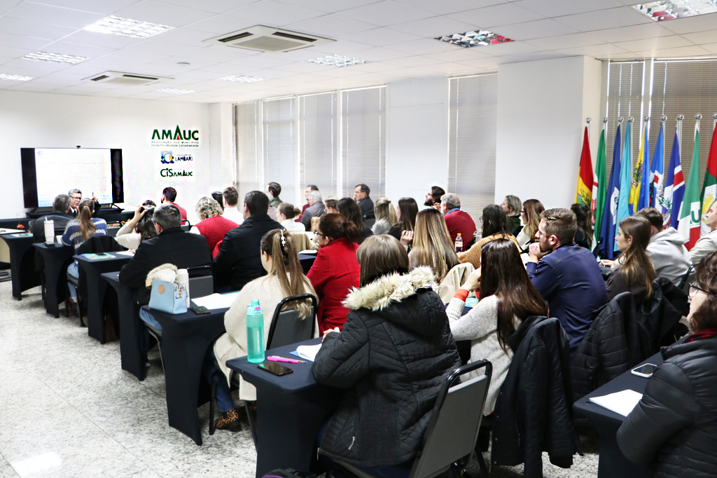 Servidores de Campos Novos participam de capacitação sobre reforma tributária