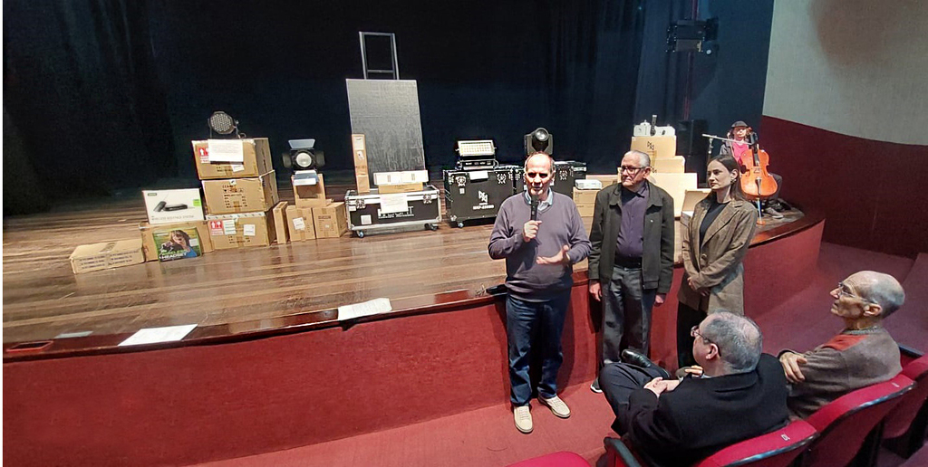 TEATRO ALFREDO SIGWALT RECEBE NOVOS EQUIPAMENTOS