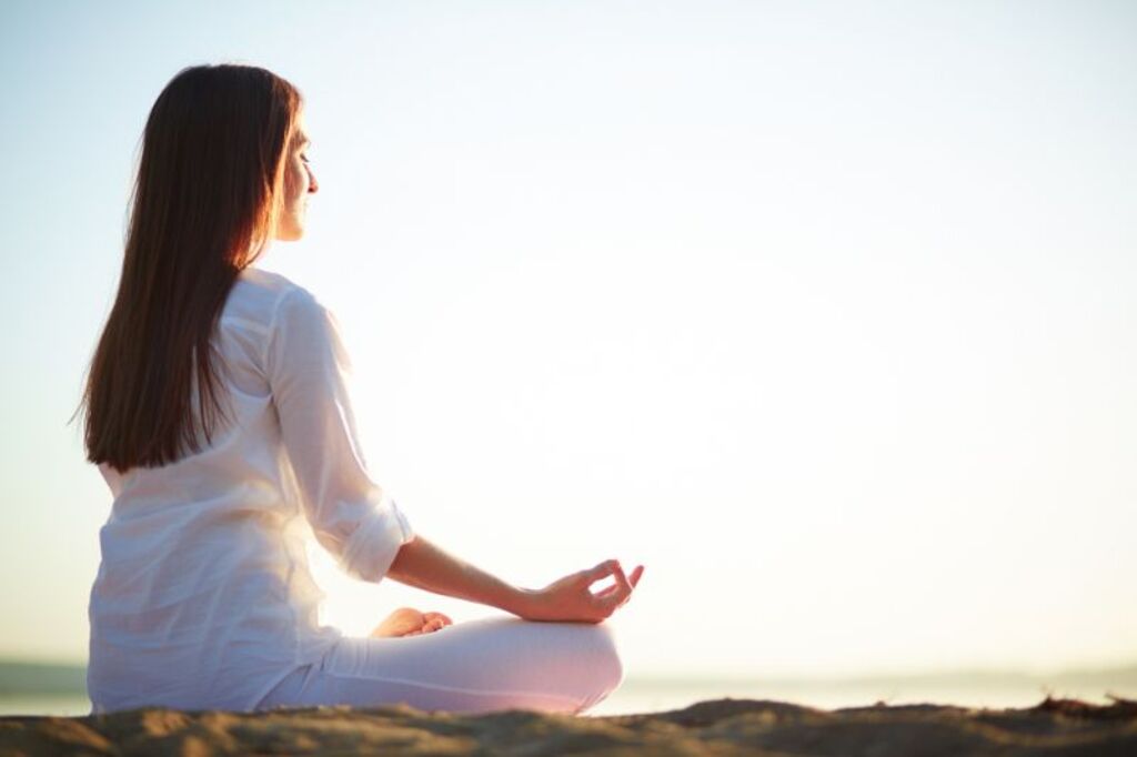Meditação é aliada da saúde e protege o coração: entenda os benefícios