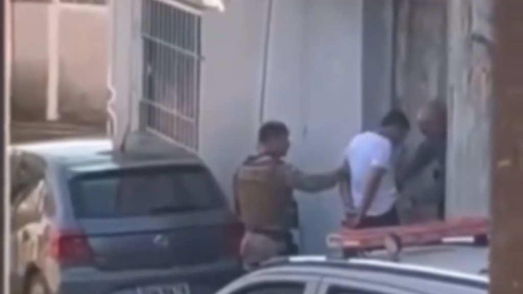 Imagem Reprodução Internet - Vídeo de abordagem policial em SC levanta questionamentos e reação da OAB