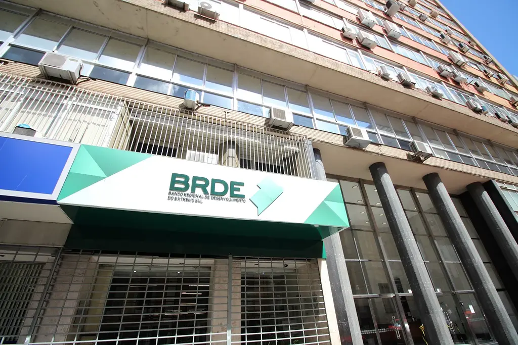 BRDE abre concurso no Sul com salários de até R$ 10,1 mil