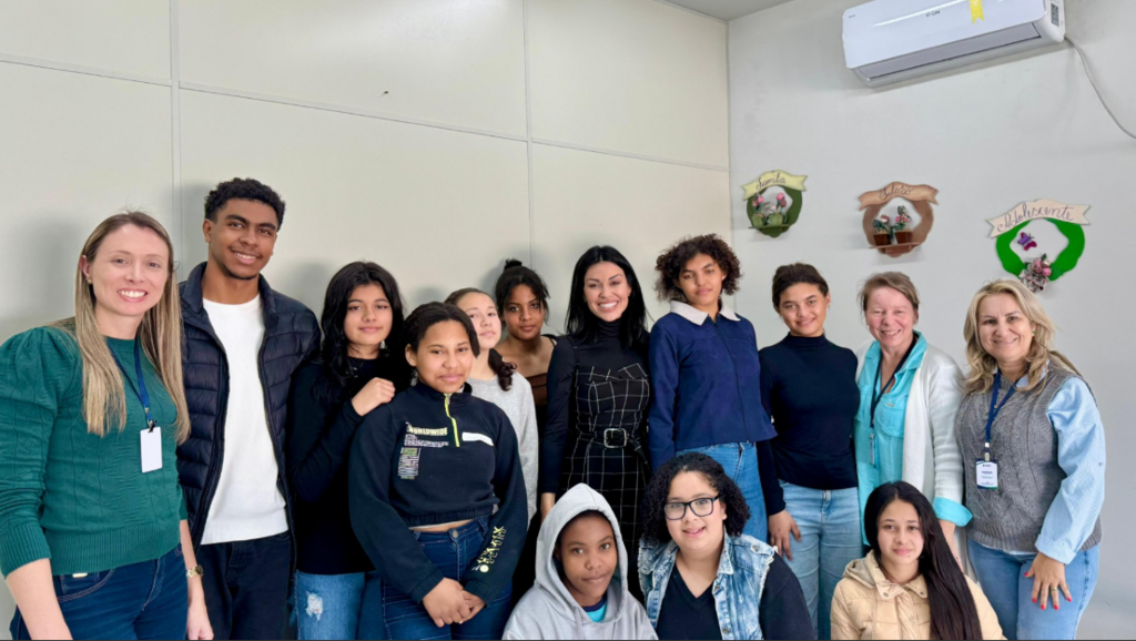 Oferecendo novas oportunidades para adolescentes, Morro da Fumaça inicia oficina de moda e empreendedorismo