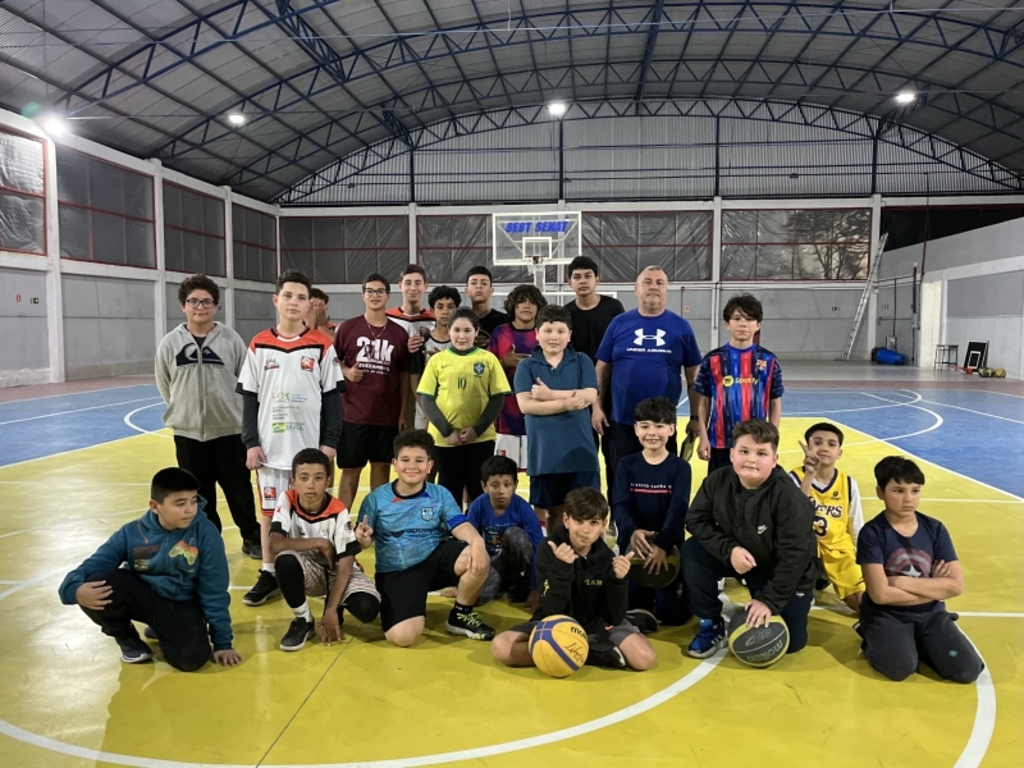 Escolinha Municipal de Basquete começa a funcionar