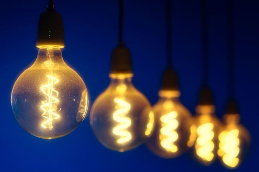 Conta de luz deve pesar mais no bolso dos brasileiros em 2025, alerta Aneel