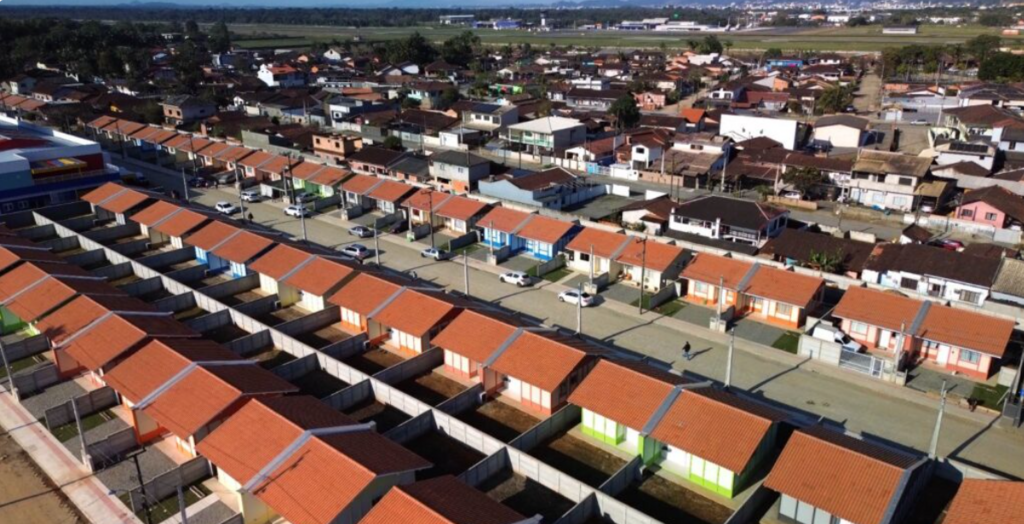 Joinville entrega 37 novas casas e anuncia construção de UBSF com Vila da Saúde no Cubatão
