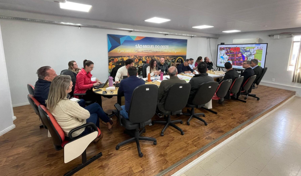 Comissão avança nas discussões sobre macrozoneamento e eixo viário estratégico