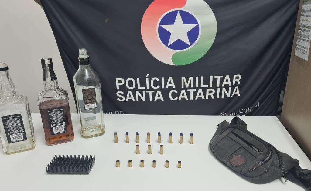 Polícia flagra menores bebendo em bar após disparos de arma de fogo