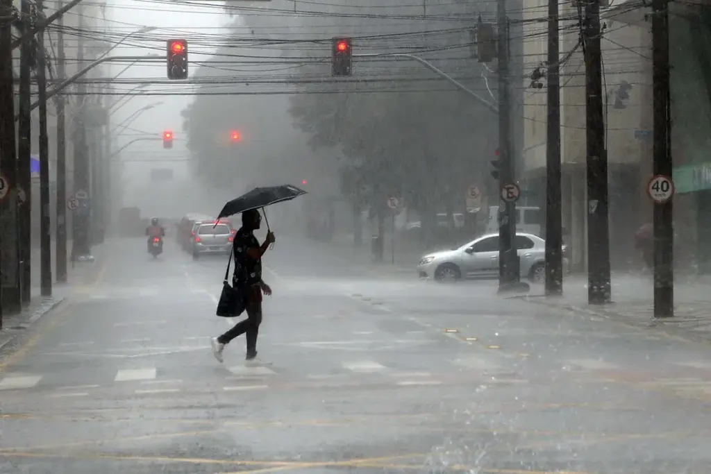 Granizo e ventos de 100km/h devem atingir sul do país durante a semana