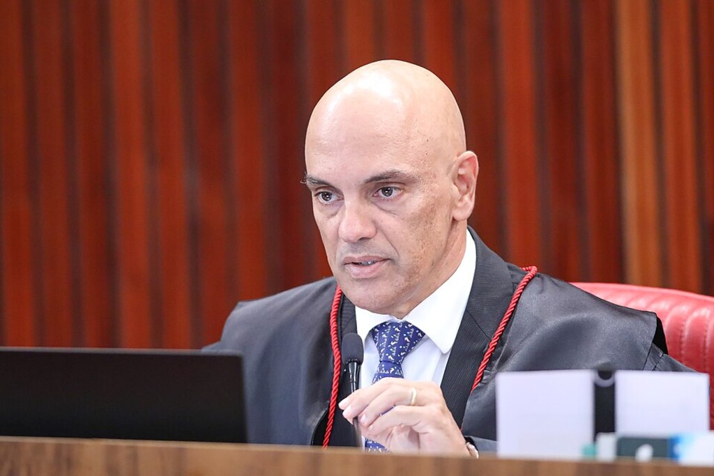 “Não recuarei um milímetro”, diz Moraes em resposta a Trump