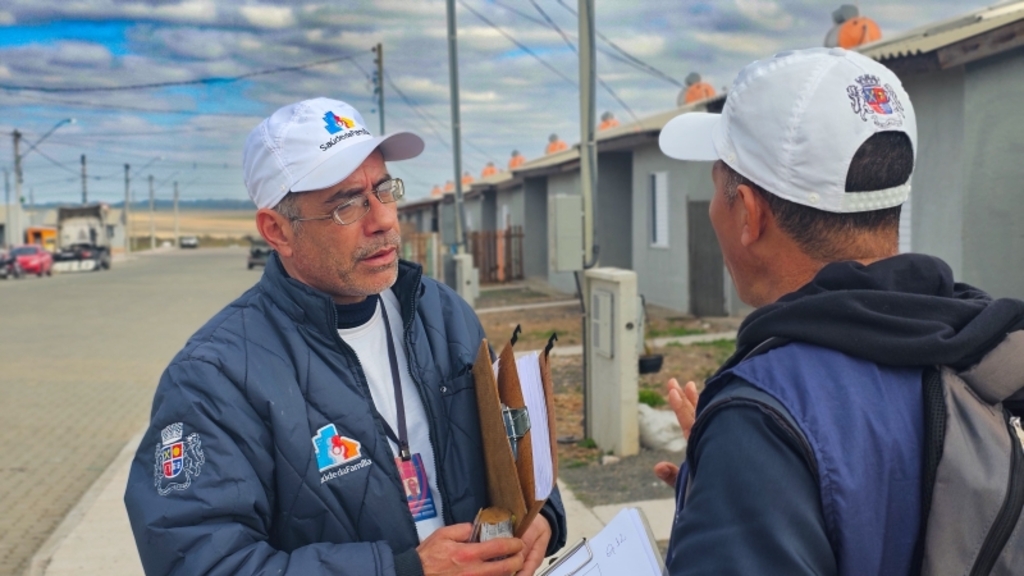 Agentes de saúde visitam domicílios no Loteamento Olavo Rodrigues