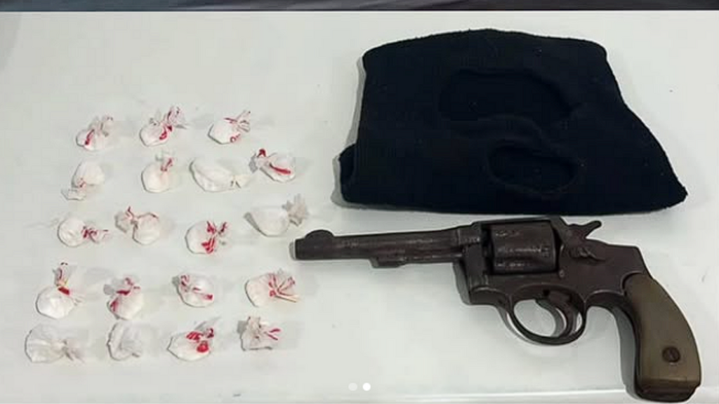 Foto: Instagram PMSC - Homem é preso por porte ilegal de arma e tráfico de drogas em Paulo Lopes