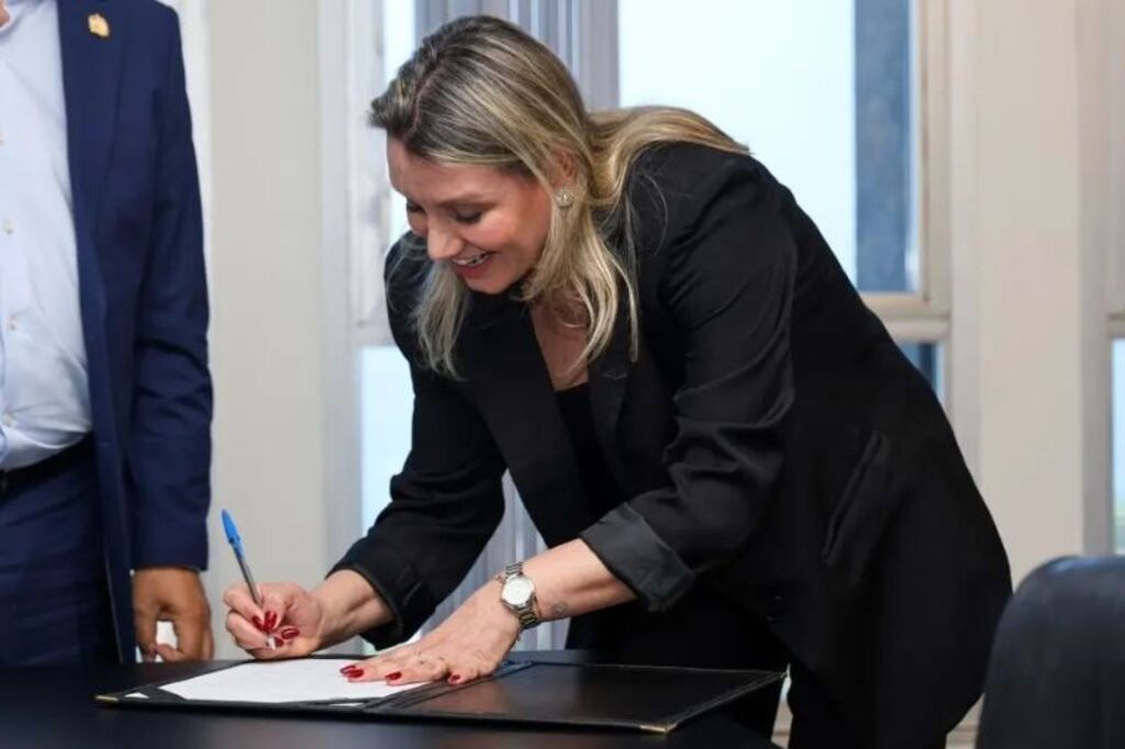 Kênia Scarduelli é nomeada secretária adjunta da Educação em SC
