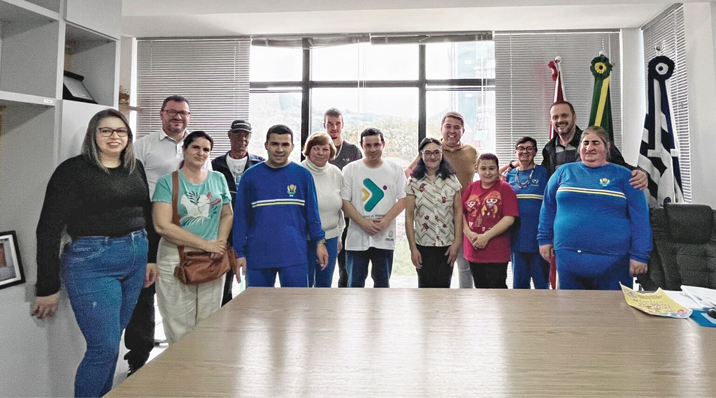 Prefeitura de Capinzal recebe visita da APAE para divulgação da Semana Nacional da Pessoa com Deficiência Intelectual e Múltipla