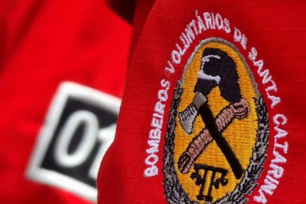 Motociclista fica ferido após colisão com caminhão na BR-470 em Apiúna