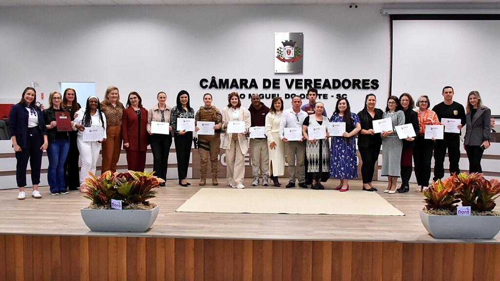 Vereadoras apresentam moção de aplauso ao Instituto Recomeçar Mulher
