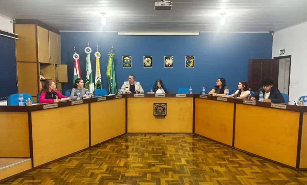 Sessão mirim da Câmara de Apiúna (SC) destaca propostas para educação, esporte e infraestrutura