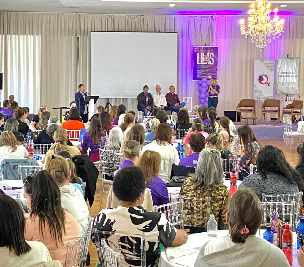 São Miguel do Oeste realiza 2º Fórum do Agosto Lilás