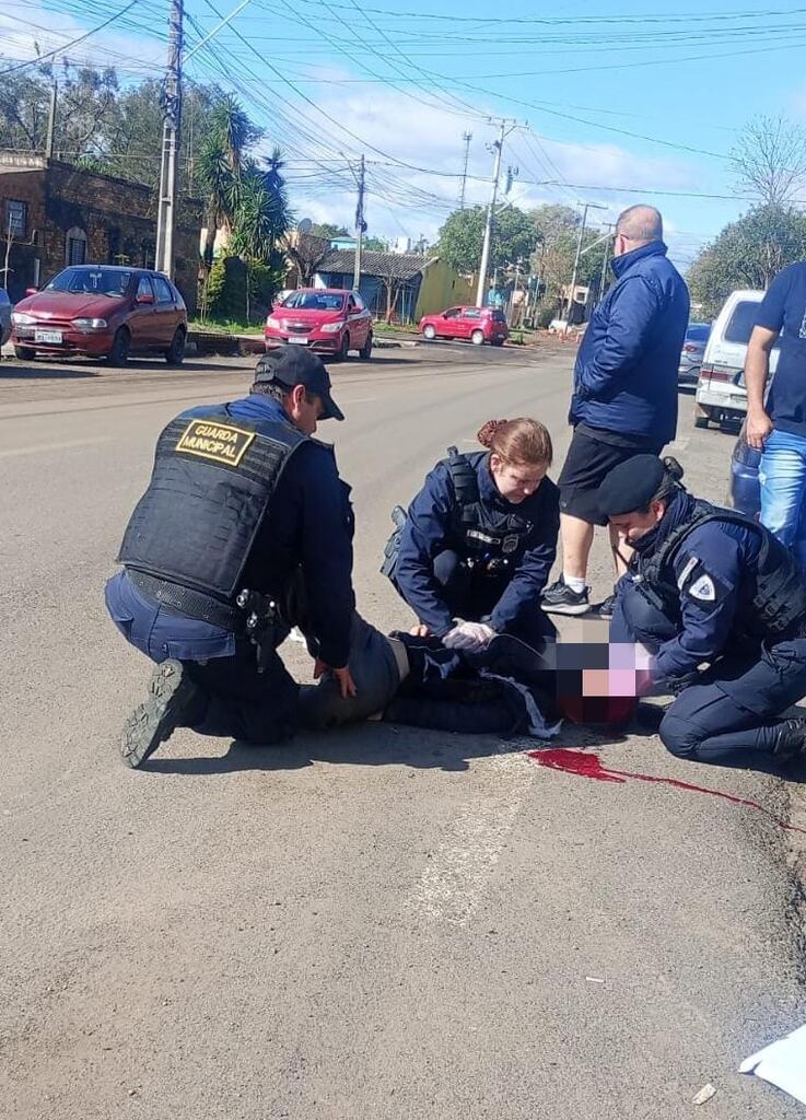 Guardas municipais salvam vida de vítima de atropelamento