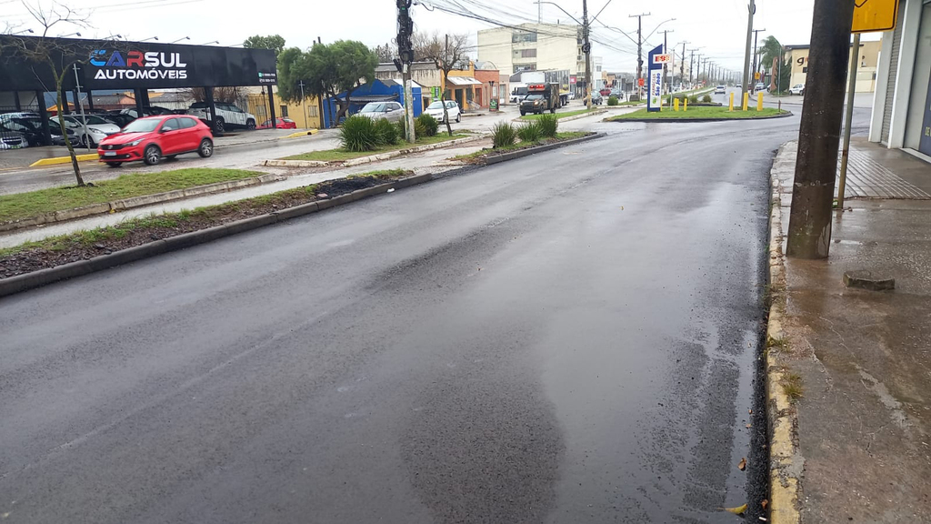 Obra na avenida Santa Tecla está parada e prefeito busca retomada