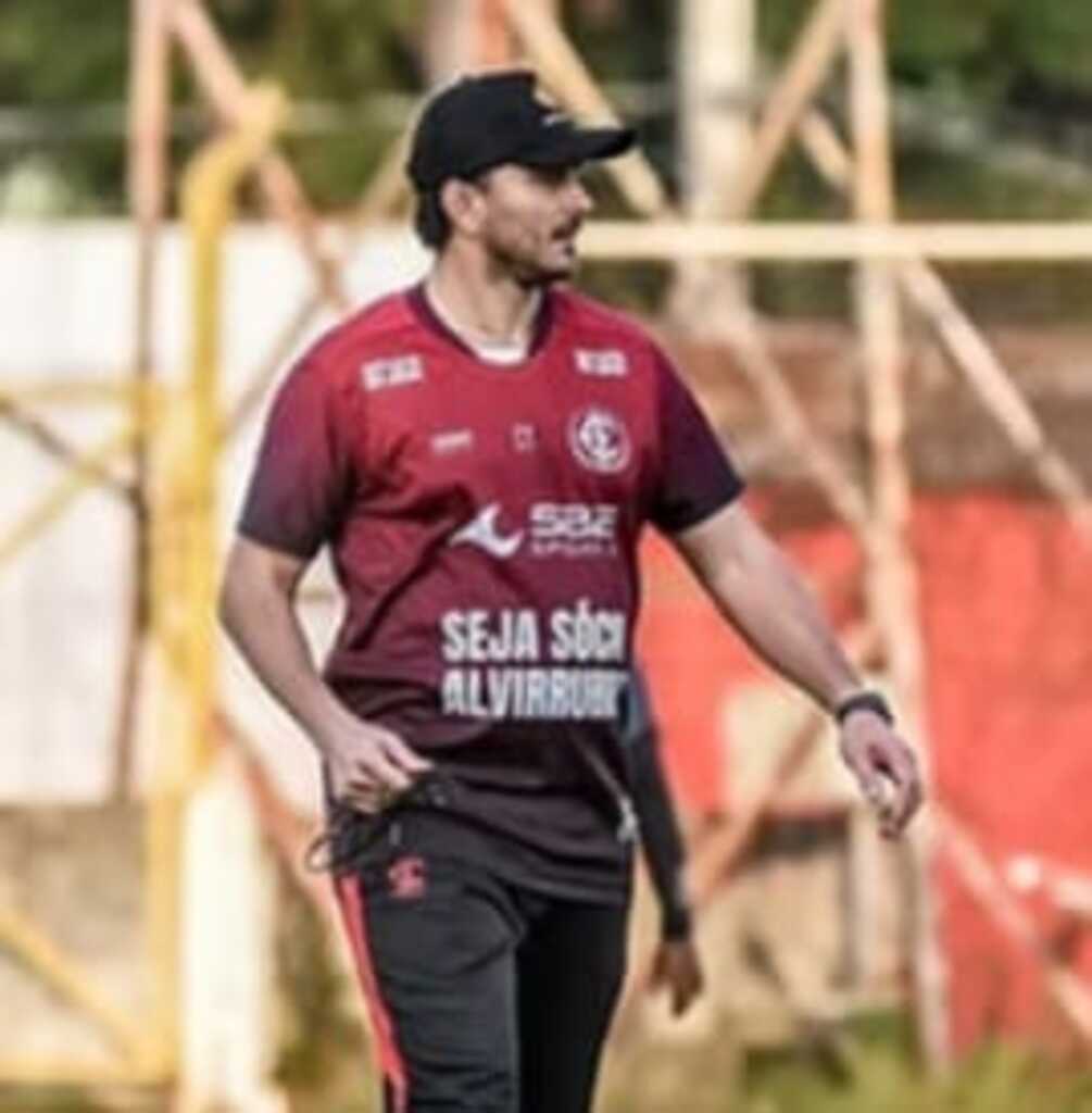 Bruno Coutinho segue no comando do Inter-SM