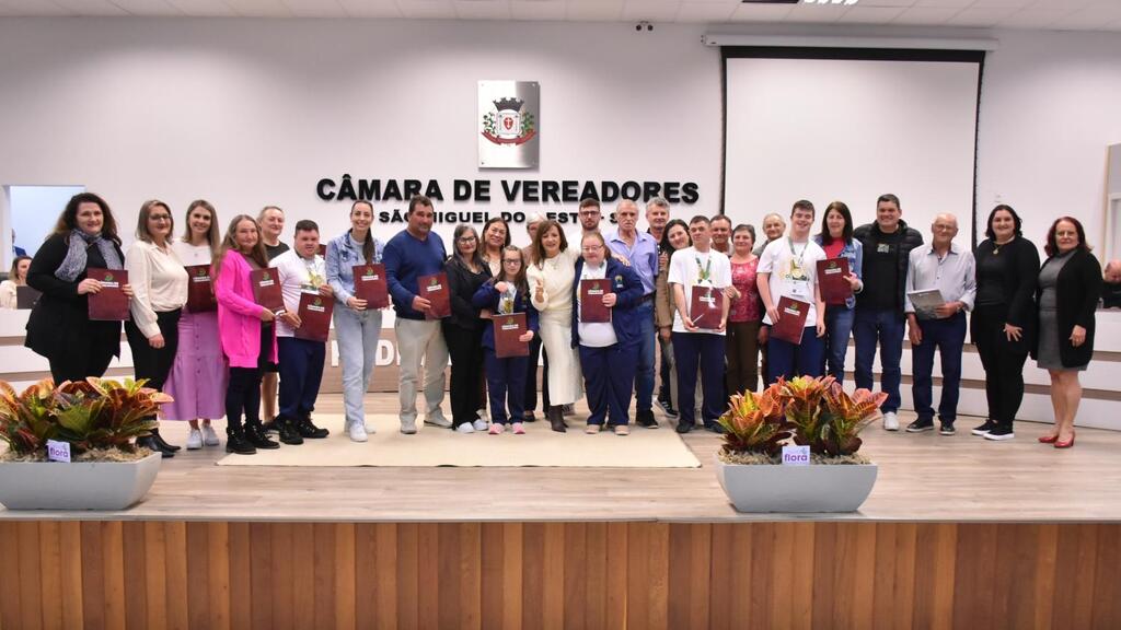 Câmara parabeniza atletas pelo desempenho na Olimpíada Estadual das Apaes