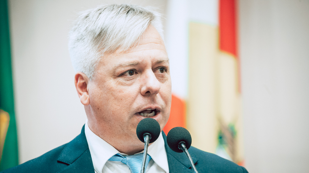 Fabiano comemora ações do governo federal para proteger economia
