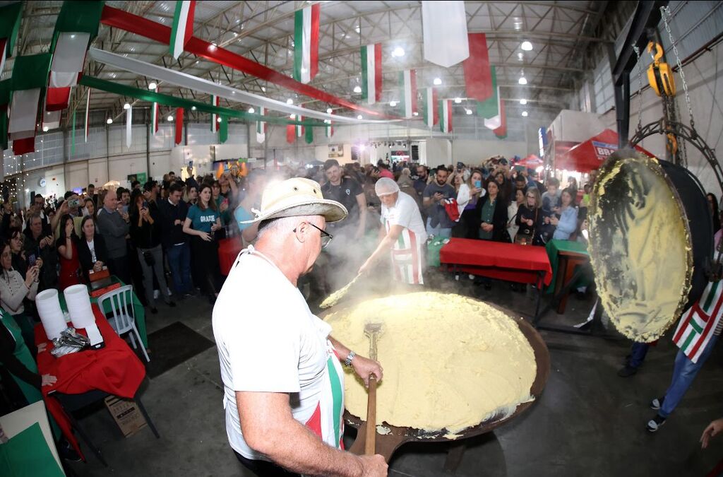 Tombo da polenta, desfiles e música: confira a programação completa da VinVeneto 2025