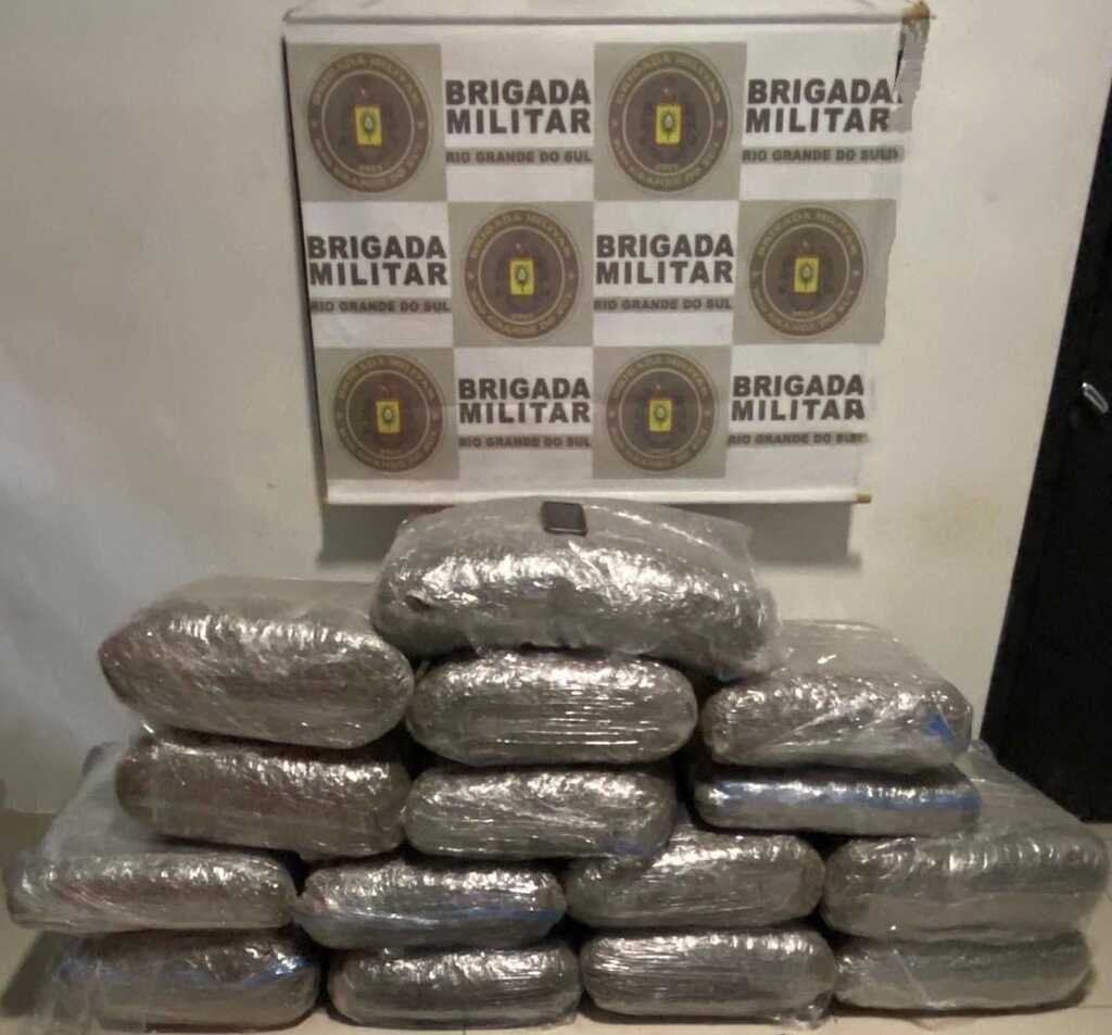 BM PRENDE HOMEM COM 112 KG DE MACONHA EM TORRES